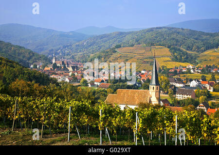 Vista di Andlau, Cappella Saint-André, Alsazia, Francia Foto Stock