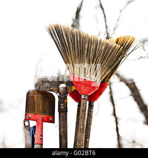 Ginestra e pale per il gioco di neve Foto Stock