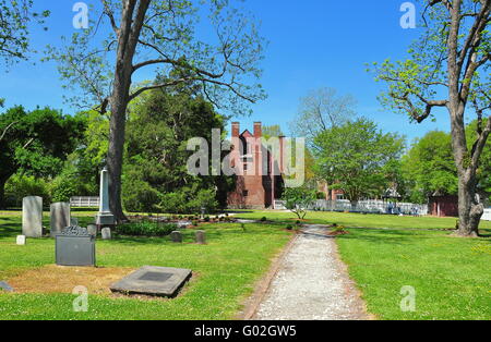 Bagno, North Carolina: terreno di sepoltura e c. 1774 Palmer-Marsh House, una delle più antiche dimore dimora nello stato * Foto Stock