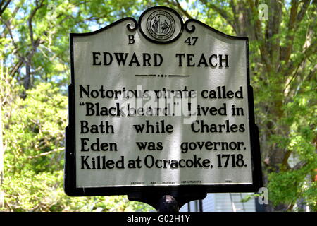 Bagno, dello stato del Nord Carolina segno storico per il famigerato Edward Teach, meglio noto come 'Blackbeard' Foto Stock