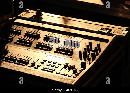 Gruppo mescolatore backstage Foto Stock