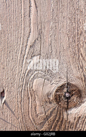 Sfondo di legno. Frammento di una vecchia recinzione di legno con nodi Foto Stock