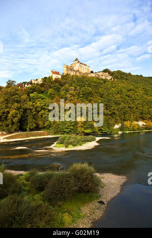 Il castello di Castelnaud oltre la Dordogne, Aquitaine, Francia Foto Stock