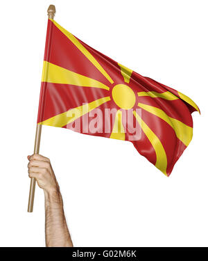 Mano orgogliosamente sventolare la bandiera nazionale della Macedonia, rendering 3D Foto Stock