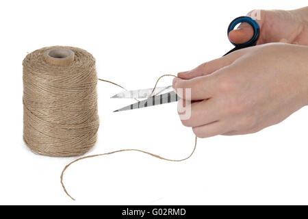 Immagine di una mano con il taglio a forbice una fune, isolati su sfondo bianco Foto Stock