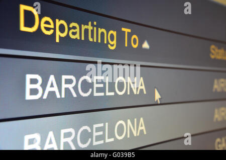 Schermo di computer closeup di Barcellona lo stato del volo Foto Stock