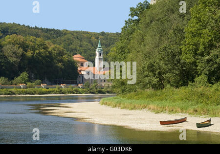 Monastero Weltenburg sul Danubio con canoe Foto Stock