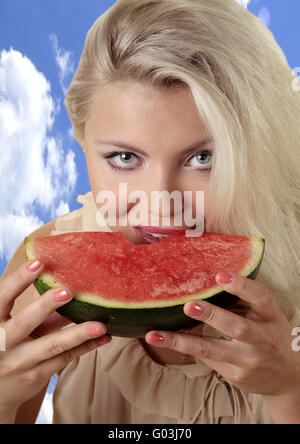 Donna con melone Foto Stock