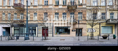 VILNIUS, Lituania - 27 Marzo 2016: Panoramica frammento a edifici sul viale di un nome del gran duca lituano Gedimin Foto Stock