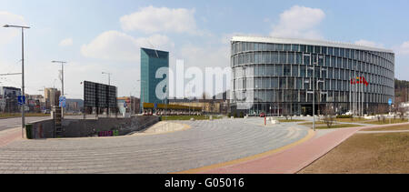 VILNIUS, Lituania - 27 Marzo 2016: Panorama del nuovo centro affari sul Konstitution Avenue. Il primo salone specializzato di Foto Stock