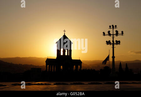Tramonto sulla santa Trinità Cattedrale di Tbilisi Foto Stock