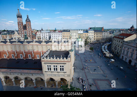 Piazza del Mercato di Cracovia in Polonia con la St.Mary's Foto Stock