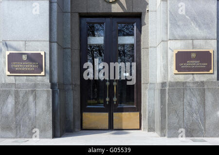 VILNIUS, Lituania - 27 Marzo 2016: centrale della porta d'ingresso al Ministero degli Affari esteri della Repubblica di Lituania. Ministe Foto Stock