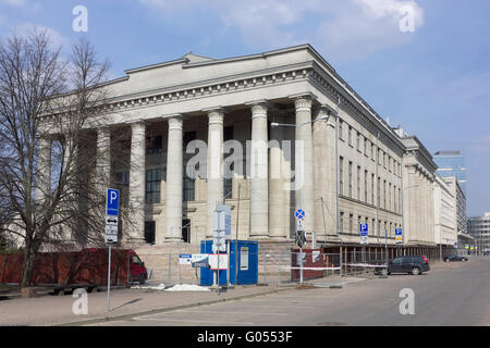 VILNIUS, Lituania - 27 Marzo 2016: la ricostruzione e il restauro di un edificio storico della nazionale lituana è la libreria Foto Stock