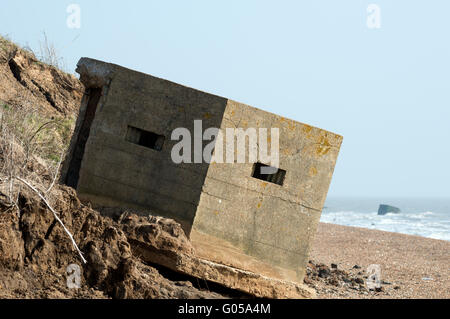 Effetti di erosione costiera, Bawdsey, Suffolk, Inghilterra. Foto Stock