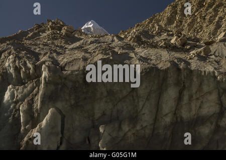 Il ghiacciaio Gangotri e picco Shivling Foto Stock