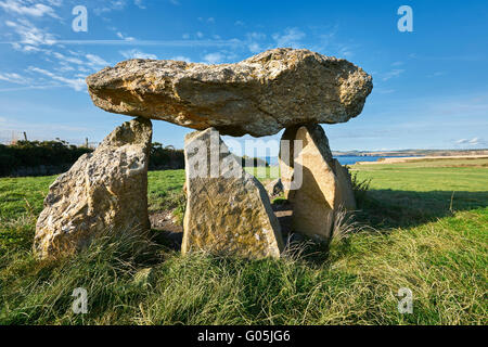 Carreg Sansone Sansone o della pietra, un anno 5000 Neolitico antico dolmen sepoltura camera, vicino Abercastle, Pembroke, Galles Foto Stock