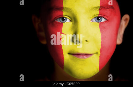 Ritratto di un bambino con un dipinto di bandiera della Spagna Foto Stock