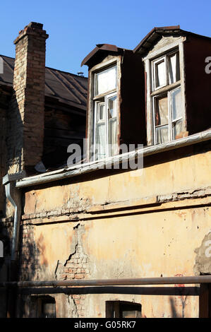 Carving tradizionali balconi di Tbilisi, area Kalaubani Foto Stock