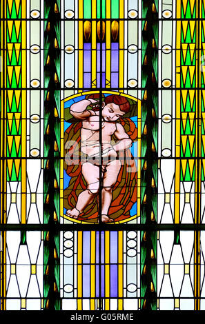 Praga, Repubblica Ceca. La principale stazione ferroviaria / Hlavni nadrazi (1871) Le finestre di vetro macchiate nella parte originale dell'edificio Foto Stock