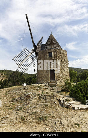 Grimaud, xvii secolo San Rochs windmill, Francia Foto Stock