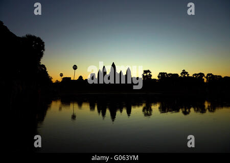 Sunrise oltre Angkor Wat, Angkor Sito Patrimonio Mondiale, Siem Reap, Cambogia Foto Stock