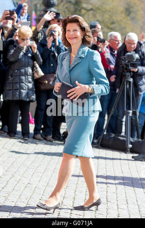 Stoccolma, Svezia. 29 apr, 2016. Regina Silvia arriva presso la Royal Opera per le congratulazioni per il settantesimo compleanno del Re Carl Gustaf dal royal accademie artistiche dal programma di Bernadotte a Stoccolma, Svezia, 29 aprile 2016. Foto: Patrick van Katwijk/ point de vue fuori - nessun filo SERVICE -/dpa/Alamy Live News Foto Stock