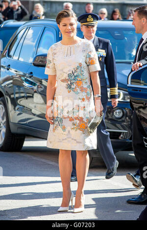 Stoccolma, Svezia. 29 apr, 2016. Corona svedese Principessa Victoria arriva presso la Royal Opera per le congratulazioni per il settantesimo compleanno del Re Carl Gustaf dal royal accademie artistiche dal programma di Bernadotte a Stoccolma, Svezia, 29 aprile 2016. Foto: Patrick van Katwijk/ point de vue fuori - nessun filo SERVICE -/dpa/Alamy Live News Foto Stock