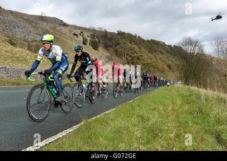 Giggleswick, North Yorkshire, Regno Unito. 29 apr, 2016. Principali piloti in Tour de Yorkshire Buck arrampicata Haw Brow fuori Giggleswick, North Yorkshire, 29 aprile 2015 Credit: John Bentley/Alamy Live News Foto Stock