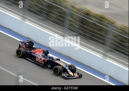 Sochi, Russia. 29 apr, 2016. Il driver olandese Max Verstappen della Scuderia Torro Rosso unità durante le prove libere di Formula Uno russo Grand prix a Sochi, Russia, Aprile 29, 2016. © Pavel Bednyakov/Xinhua/Alamy Live News Foto Stock