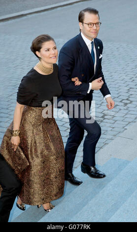 Stoccolma, Svezia. 29 apr, 2016. Corona svedese Principessa Victoria e Prince Daniel arriva presso il museo Nordico per il concerto dal Royal Swedish opera e concerto di Stoccolma in occasione del settantesimo compleanno del re svedese Carl Gustaf a Stoccolma, Svezia, 29 aprile 2016. Foto: Albert Nieboer/ - nessun filo servizio-/dpa/Alamy Live News Foto Stock