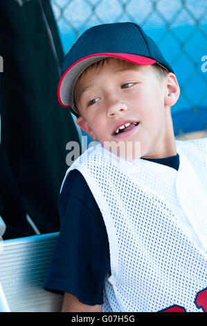 Little League Baseball player in piroga Foto Stock