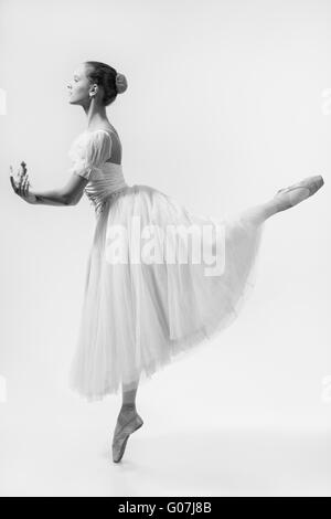 La bellissima ballerina danze sulle punte di Foto Stock