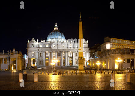 L'Italia. Roma. Vaticano. Piazza San Pietro alla vicina Foto Stock