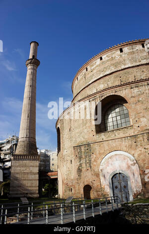 Post aggiunto minareto torre di Saint George Rotunda cristiano-ortodossa (2016) . Salonicco. Macedonia, GR Foto Stock