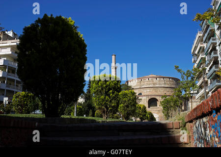 La Rotunda o chiesa della Rotunda o Rotonda di San Giorgio chiesa ortodossa greca visto dalla passerella Gounari. Salonicco Foto Stock