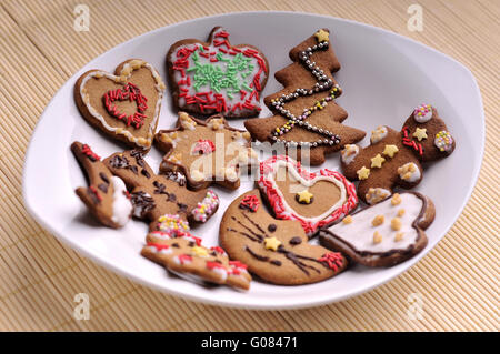 Biscotti di Natale su una piastra Foto Stock