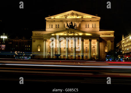 Vista notturna dello Stato accademico Teatro Bolshoi Opera e Balletto (grande teatro) a Mosca, Russia Foto Stock