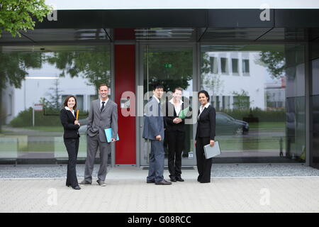 Gruppo di colleghi di lavoro fuori ufficio Foto Stock