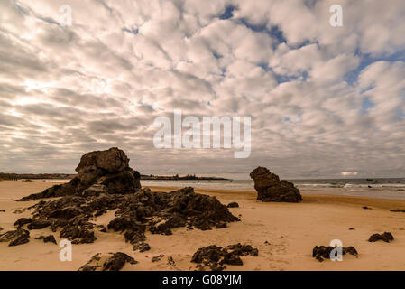 Spiaggia di Trengandin, Helgueras, Cantabria, Trasmiera sulla costa nord della Spagna. Foto Stock