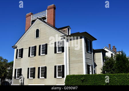 New Bern, North Carolina: Legno clapboard grigie 1835 Dixon House a Tryon Palace Foto Stock