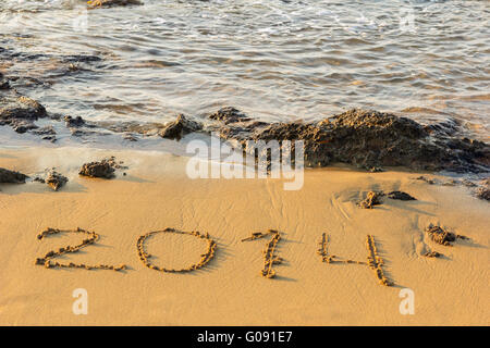 2014 Scritta sulla sabbia vicino al mare Foto Stock