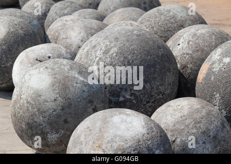 Le palle di cannone in Taman Fatahilah, città vecchia Giacarta Foto Stock