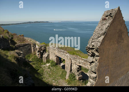 La rovina a Cliffwalk tra Bray e Graystone, Irel Foto Stock