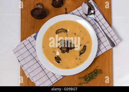 Zuppa di funghi selvatici 01 Foto Stock