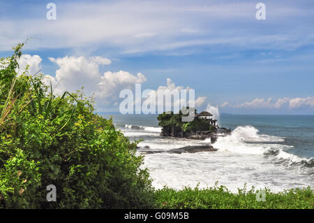 Costa dal Tempio Tanah Lot complesso, nell isola di Bali Foto Stock