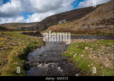 Il Langden Brook e puzzava Mill Cottages nel trogolo di Bowland Foto Stock