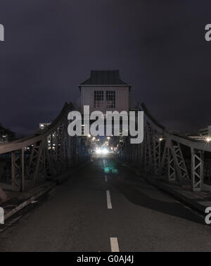 Il traffico che sopraggiungono sul ponte, Colonia reaso pubblica Foto Stock