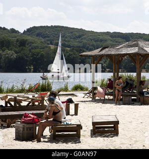 Persone in Seaside Beach Club, Essen, Germania Foto Stock