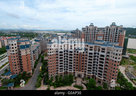 Vista prospettica del nuovo e moderno edificio di appartamenti Foto Stock